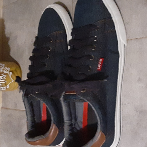 Levi's  sohes size  10.5 - Picture 2 of 5